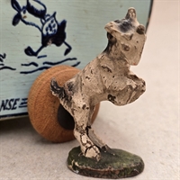 cremefarvet-gedekid-på-bagbenene-gammelt-elastolin-legetoej